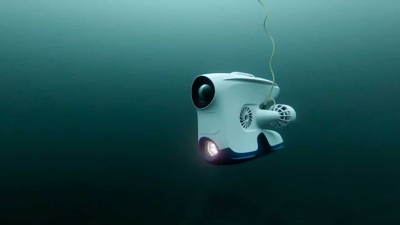 Robot inspecting underwater - Blueye Robotics.
